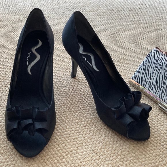 Nina black cheap satin pumps
